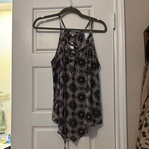 Women's Black and White Patterned Top